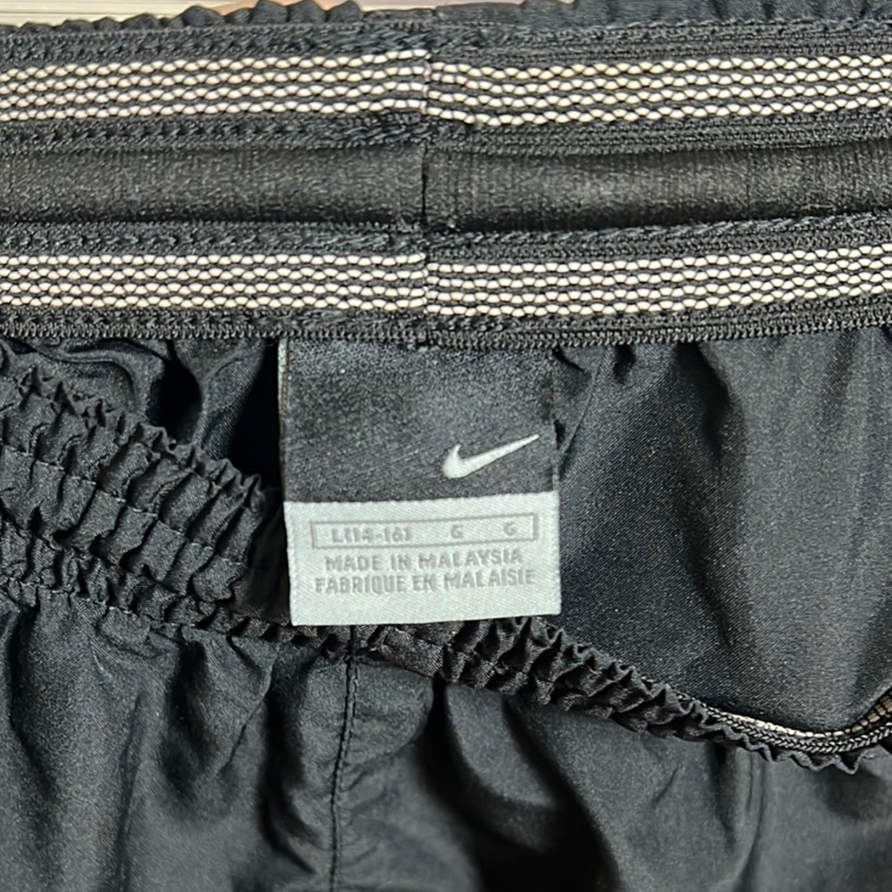 Nike Youth Black and White Athletic Basketball Shorts Boy Large (14-16) - Picture 3 of 4